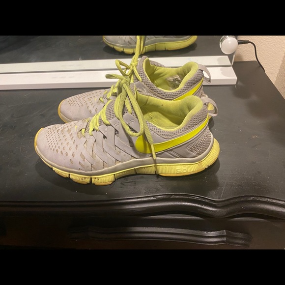 Women’s nikes - Picture 4 of 5